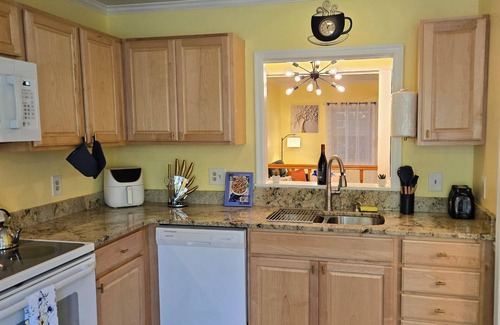 Northwest Raleigh House | Charming 2-bedroom townhome in welcoming Raleigh with AC