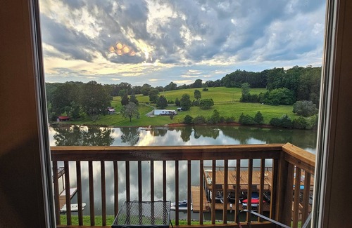 Hardy House | Charming 2-bedroom townhome on Smith Mountain Lake