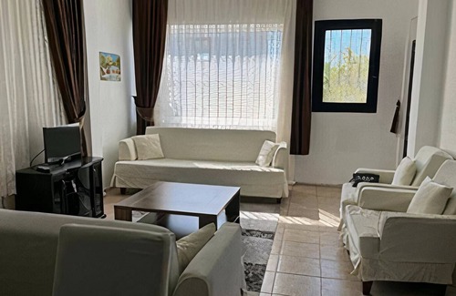 Turgutreis Apartment | Charming 2-bedroom apartment in lovely Turgutreis with WiFi