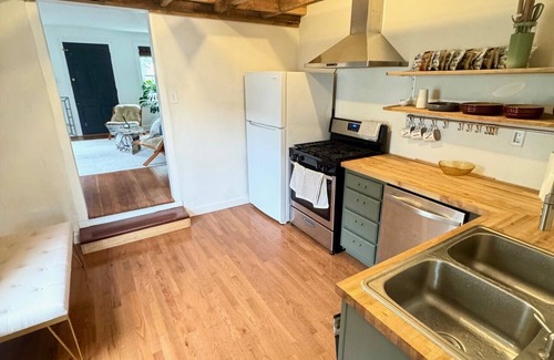 Little York Apartment | Charming 2-bedroom Twin private house in serene Milford