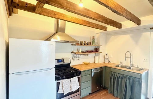 Little York Apartment | Charming 2-bedroom Twin private house in serene Milford