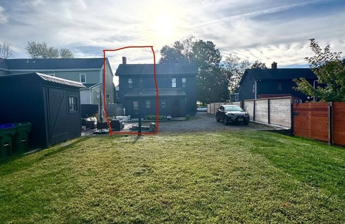 Little York Apartment | Charming 2-bedroom Twin private house in serene Milford