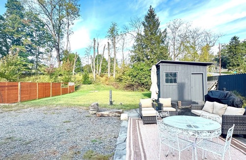 Little York Apartment | Charming 2-bedroom Twin private house in serene Milford