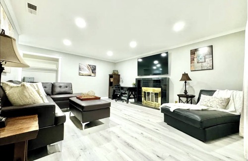 Milpitas House | Charming 2-bedroom unit in delightful Milpitas with AC, WiFi