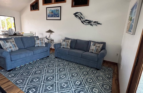 Eden Pines House | Charming 2-bedroom house in beautiful Big Pine Key with canal access and lift