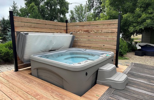 Breckenridge House | Charming 2-bedroom pet friendly house with hot tub and fire pit in Breckenridge