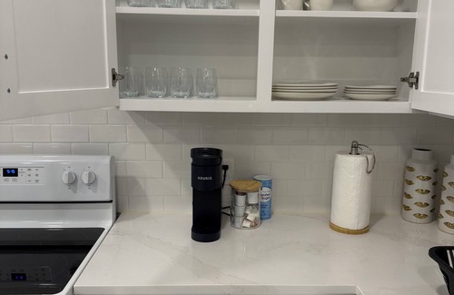 Mitte Cultural District House | Charming 2-bedroom house in Downtown Brownsville with AC, WIFI and Washer/Dryer