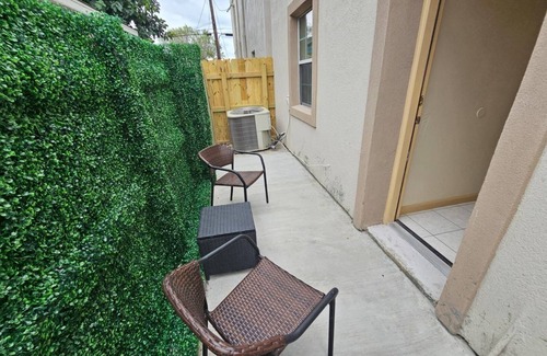 Mitte Cultural District Apartment | Charming 2-bedroom apartment in awesome Brownsville with WiFi, AC