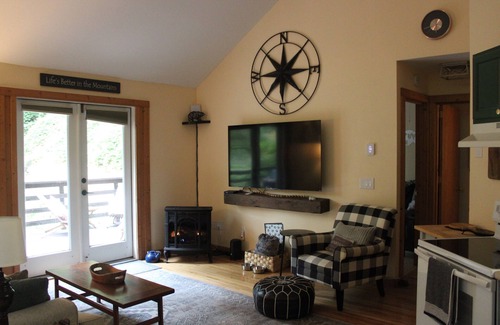 Bryson City Cottage | Charming 2-bedroom cottage near Bryson City, NOC, Smoky Mnt Nat Park & Cherokee