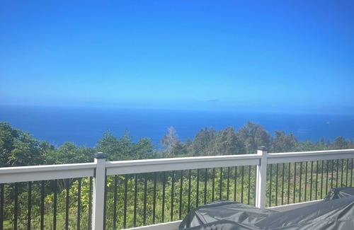 Opihihale House | Charming 2-bedroom house in Captain Cook with WiFi and AC