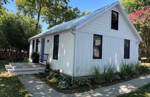Charlestown Cottage | Charming 2-bedroom cottage at Murphy's Beach in lovely Charlestown Maryland
