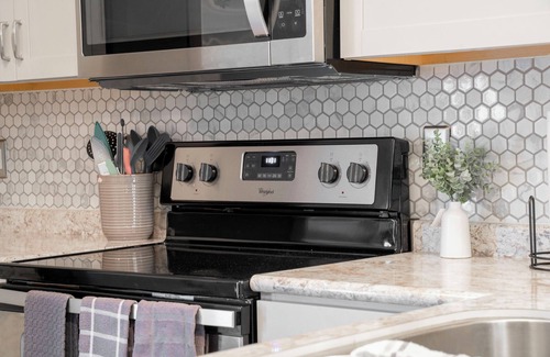Clarksville House | Charming 2-bedroom townhome with WiFi and AC in lovely Clarksville