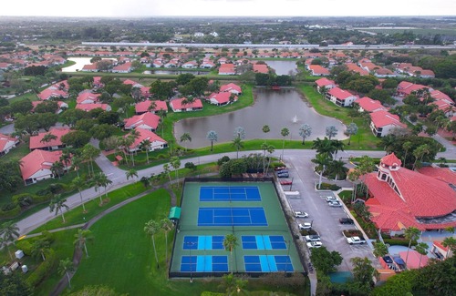 Jog Road Villa | Charming 2-bedroom villa with AC, in amazing Delray 55+ community w amenities