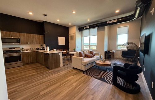 East Orange Apartment | Charming 2-bedroom apartment in East Orange with AC