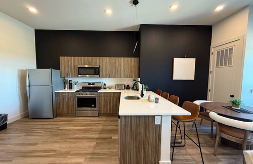 East Orange Apartment | Charming 2-bedroom apartment in East Orange with AC