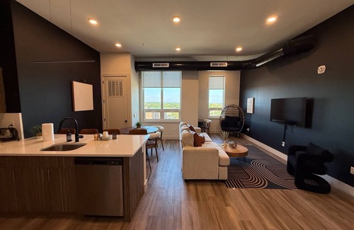 East Orange Apartment | Charming 2-bedroom apartment in East Orange with AC