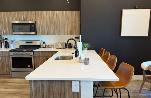 East Orange Apartment | Charming 2-bedroom apartment in East Orange with AC