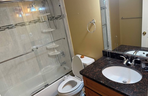 Glen Burnie House | Charming 2-bedroom house with fitness room and AC in Glen Burnie