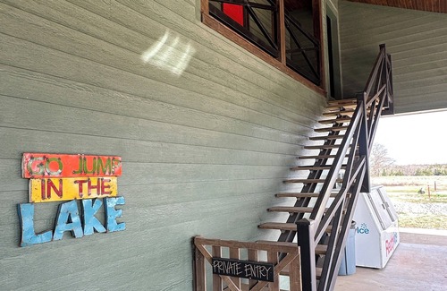 Honey Grove Apartment | Charming 2-bedroom apt in lovely Honey Grove TX. Minutes from Boi D'Arc Lake!