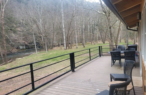 Lairdsville Cabin | Charming 2-bedroom cabin on Muncy Creek, near Muncy Valley with AC