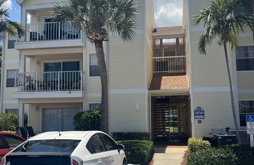 Ocean Side Village Condo | Charming 2 bedroom BeachClub condo in Indialantic. Includes washer/dryer in unit