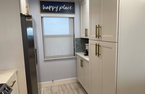 Hutchinson Island South Apartment | Charming 2-bedroom apartment in delightful Jensen Beach with WiFi, fitness room