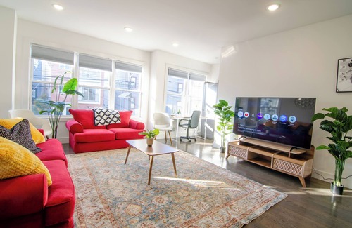 Communipaw Apartment | Charming 2-bedroom apartment with WiFi, AC in terrific Jersey City