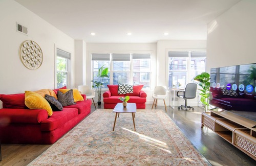 Communipaw Apartment | Charming 2-bedroom apartment with WiFi, AC in terrific Jersey City
