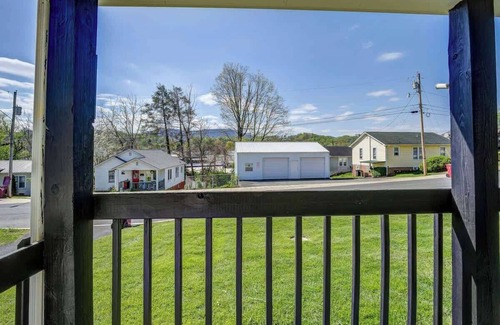 Johnson City House | Charming 2-Bedroom Home by Founder's Park