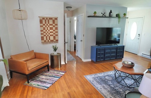 Lake Katrine House | Charming 2-bedroom house in serene Lake Katrine with AC