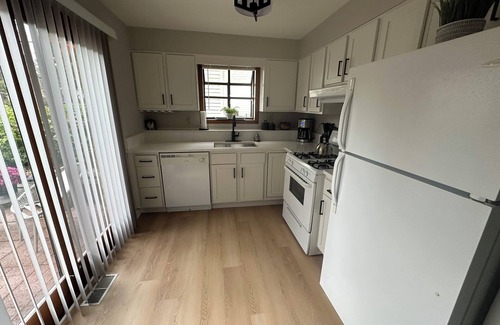 Libertyville Apartment | Charming 2 Bedroom Apartment in Libertyville