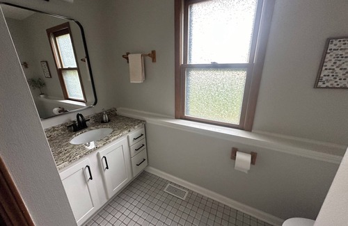 Libertyville Apartment | Charming 2 Bedroom Apartment in Libertyville