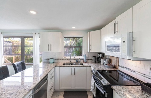 Longbeach Village House | Charming 2-bedroom house in gorgeous Longboat Key
