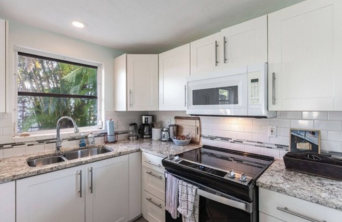 Longbeach Village House | Charming 2-bedroom house in gorgeous Longboat Key