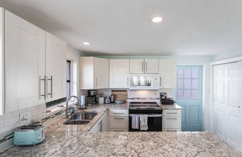 Longbeach Village House | Charming 2-bedroom house in gorgeous Longboat Key