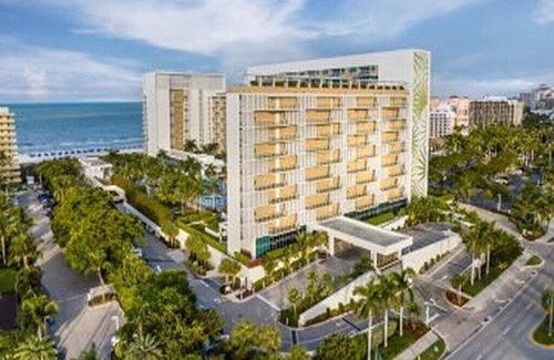Marco Island Resort | Charming 2-bedroom resort in lovely Marco Island with pool and beach access.