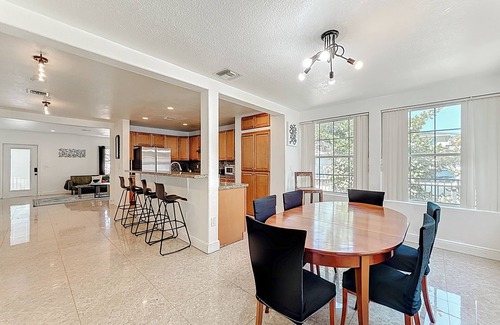 North Beach House | Charming 2-bedroom house in lovely Miami Beach with WiFi, AC