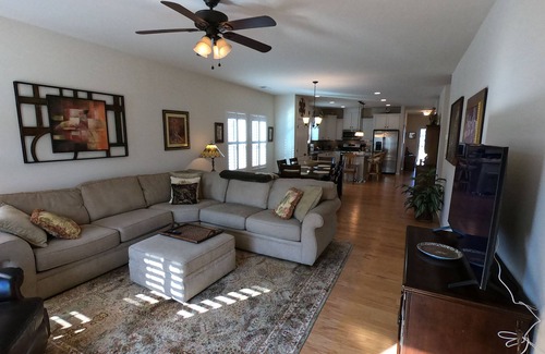 Mooresville House | Charming 2-bedroom house with backyard and patio near Lake Norman