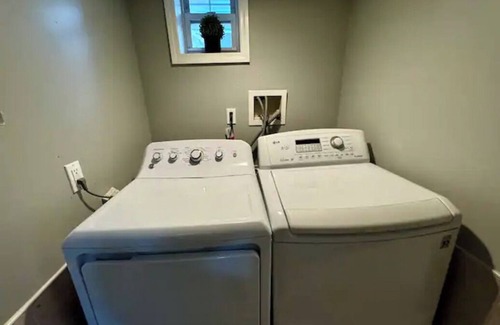 North Bergen Apartment | Charming 2-bedroom apartment