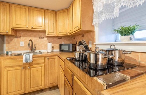 North Bergen Apartment | Charming 2-bedroom apartment in North Bergen with AC, WiFi