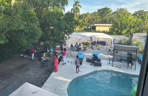 Fort Lauderdale Apartment | Charming 2-bedroom apartment with AC, WiFi in nice Oakland Park