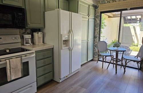 Palm Desert Condo | Charming 2-bedroom condo with lake view. Light & airy. The Lakes Country Club.