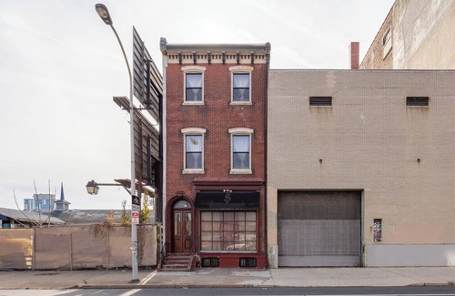 Center City Apartment | Charming 2-bedroom apartment Near Center City with Parking.