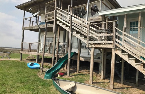 Port Lavaca House | Charming 2-bedroom house with a beautiful view, WiFi, AC in Olivia