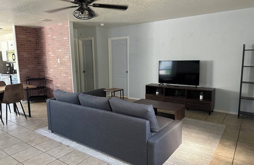 West San Antonio House | Charming 2-bedroom house in San Antonio close to Lackland AFB & Hospitals