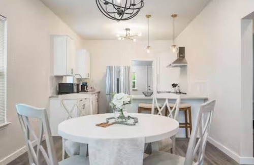 Government Hill House | Charming 2-bedroom house in wonderful San Antonio with AC