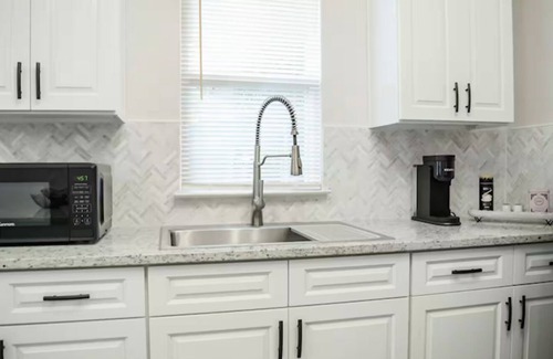 Government Hill House | Charming 2-bedroom house in wonderful San Antonio with AC