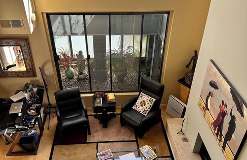 Wilshire Montana House | Charming 2-bedroom 3-story townhome 18 blocks from ocean in popular Santa Monica