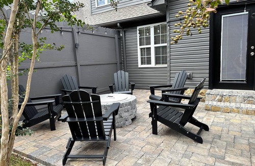 Sevierville House | Charming 2-bedroom townhome with game room, WiFi, AC, only 10 min to Dollywood.