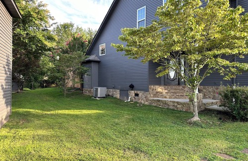 Sevierville House | Charming 2-bedroom townhome with game room, WiFi, AC, only 10 min to Dollywood.
